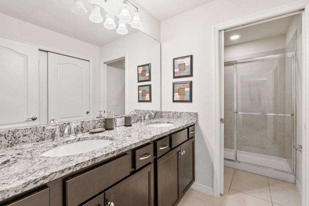 Spacious 5BR Villa w Private Pool Near Disney