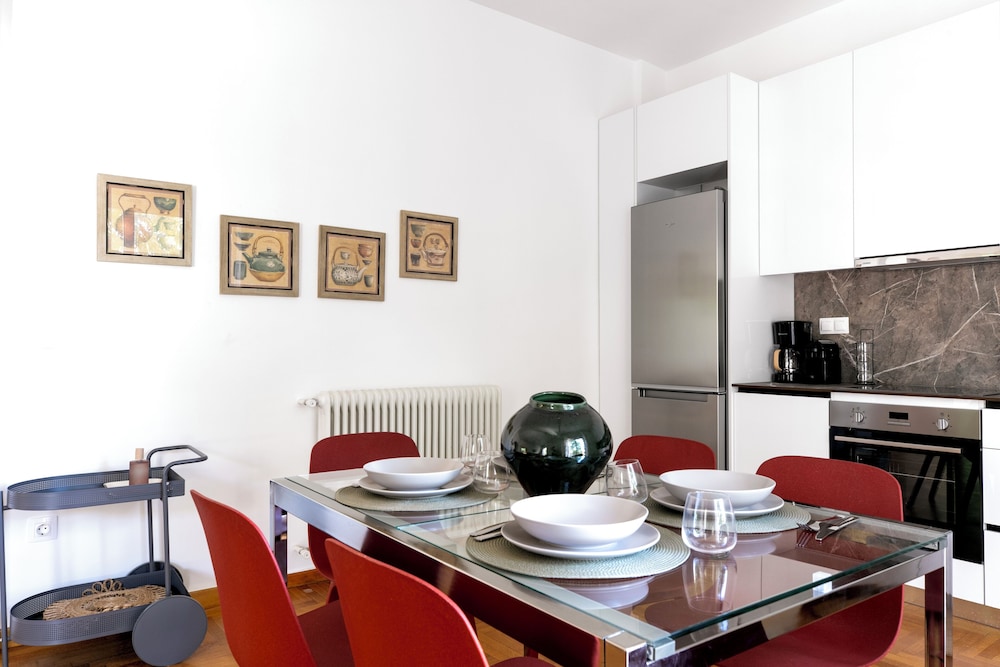 Artsi - 3BR Apt w Balcony in Athens