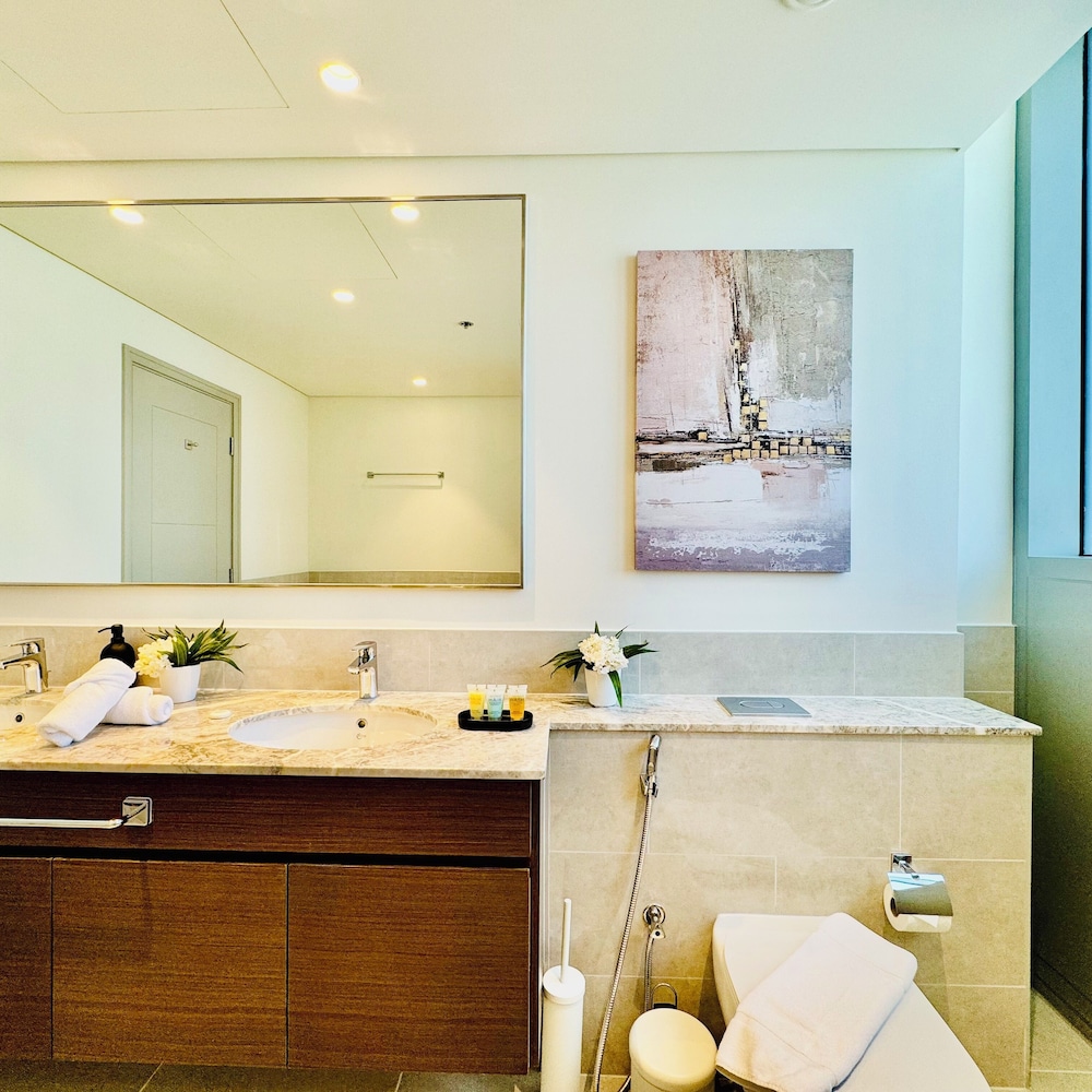 Venduras - Luxe 4BR Opera & Burj Views