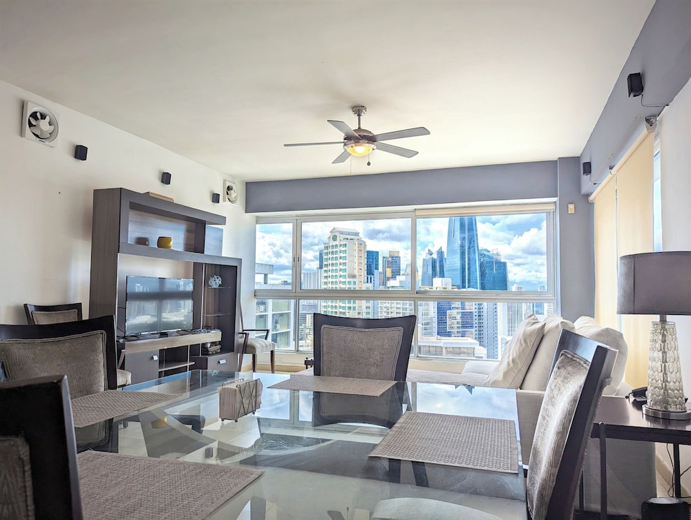 YC 2301-C l Apartamento 2BR en av balboa