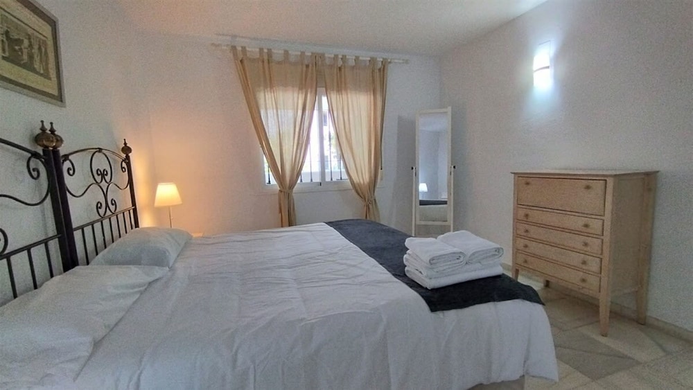 2 Bedroom Quiet Area F-2