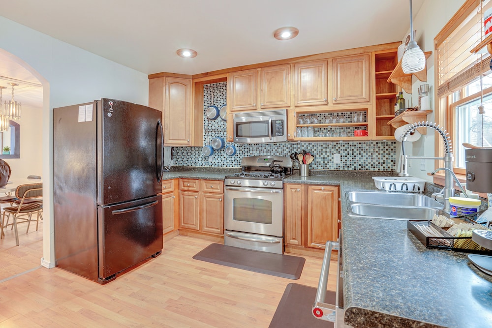 6 Mi to Dtwn: St Paul Home w/ Patio
