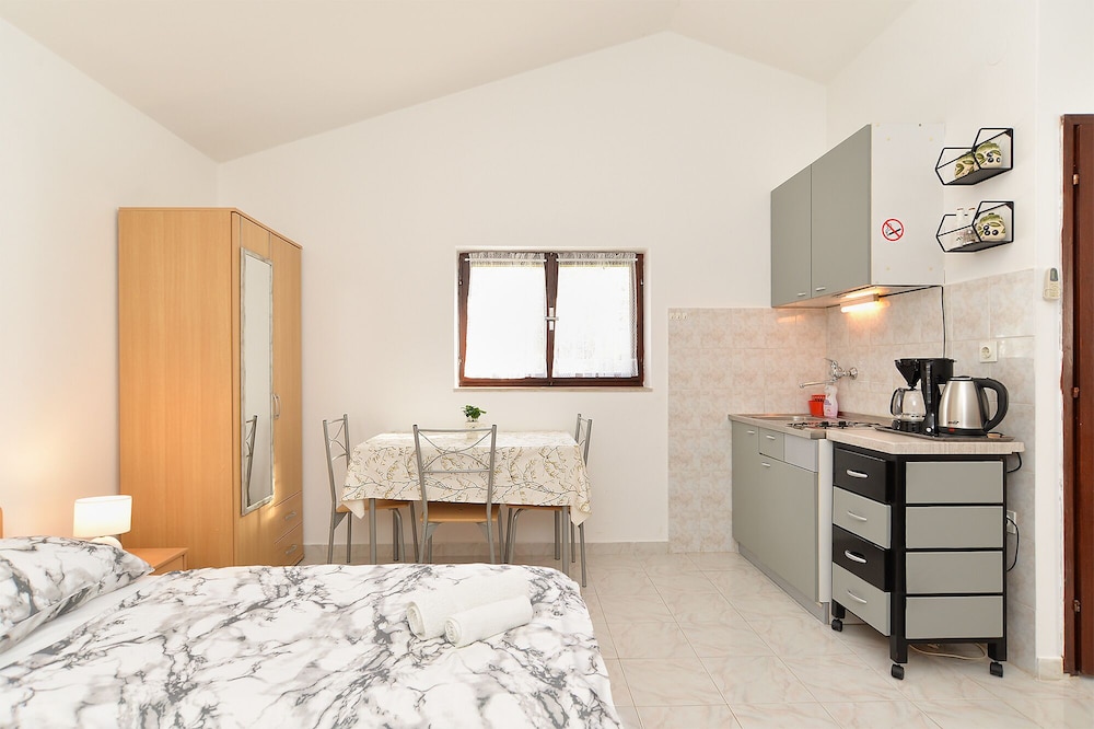 Apartment 535