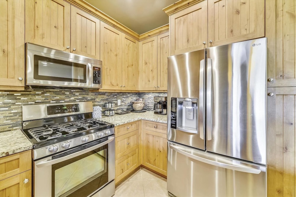 S Off Main #4 2 Bedroom Condo by RedAwning