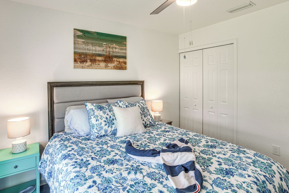 Swim, Golf & Hike: Family Home in Rotonda West!
