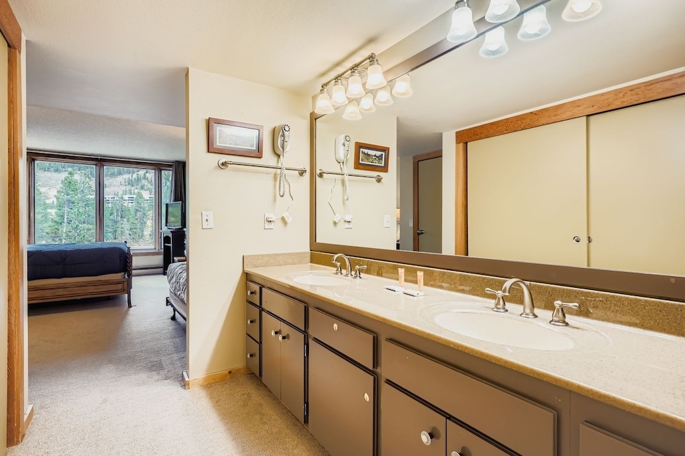 1806 Decatur 2 Bedroom Condo