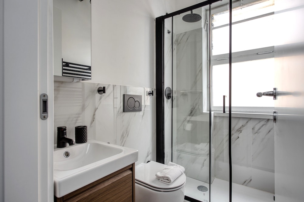 Elegant Studios near Station