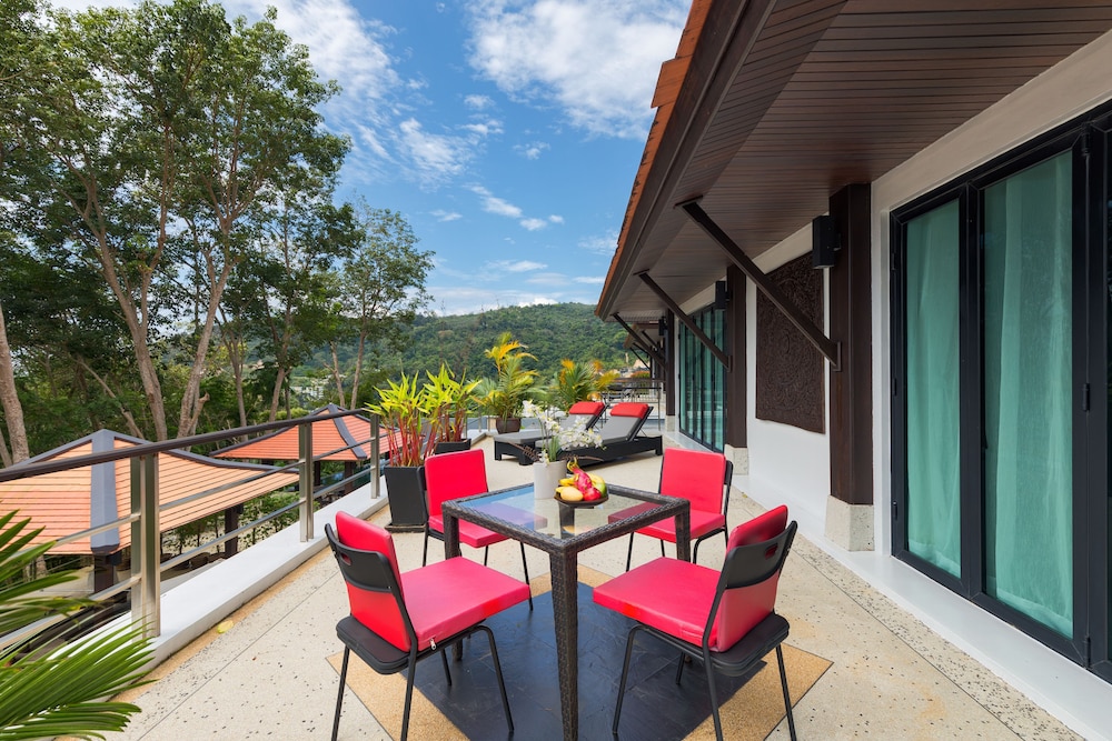 Spectacular Seaview Pool Villa Kalim 6
