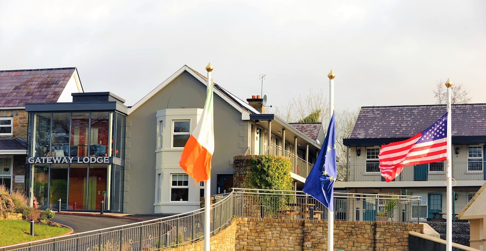 Hotel Gateway Lodge Donegal - Image 1