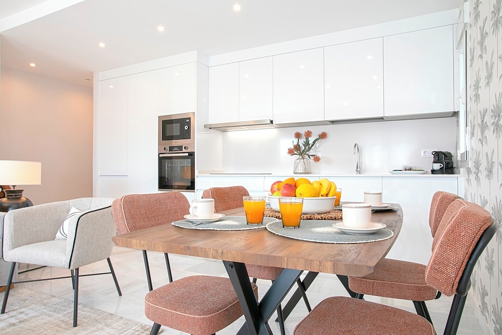 Magnificent 2 bd Apartment Facing the Cathedral Constituci n III