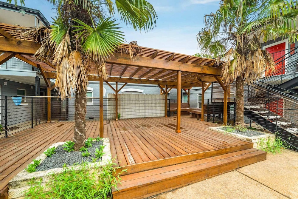 Stylish 2BR Near UT Hyde Park Evonify - Image 1