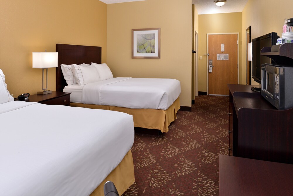 Holiday Inn Express  Suites Cincinnati-N/Sharonville, an IHG Hotel - Property Image 6