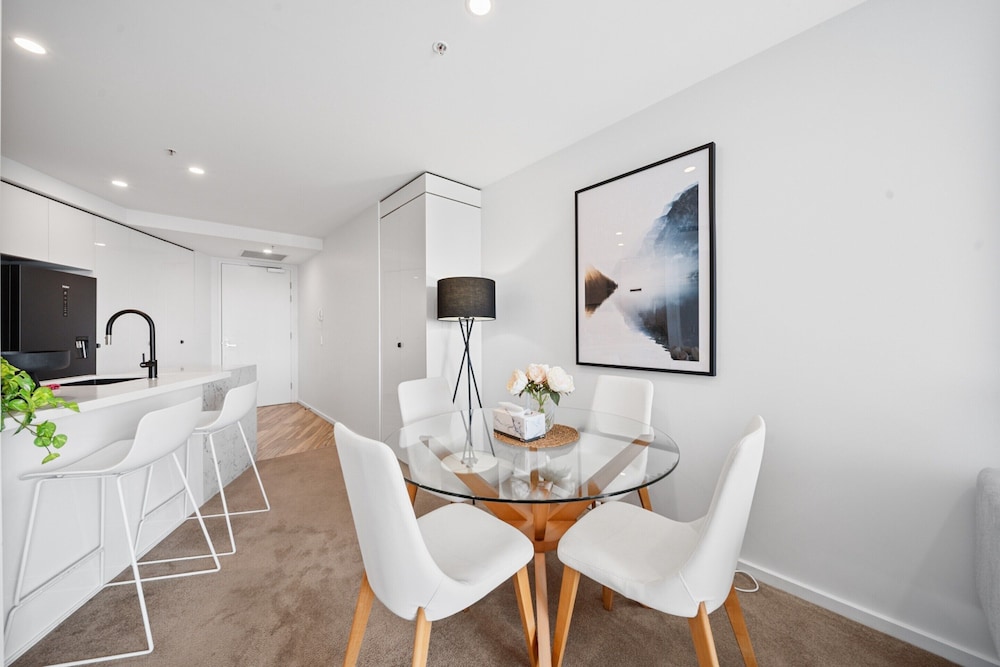 Stylish 2-bed Apartment in Canberra CBD