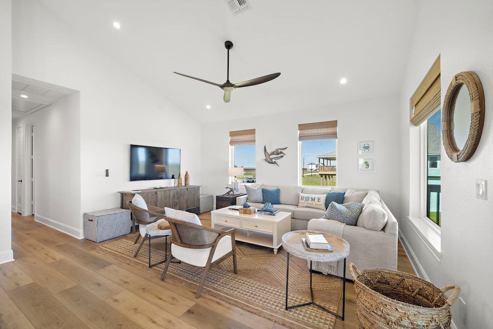 Pelican Perch by Ryson Vacation Rentals