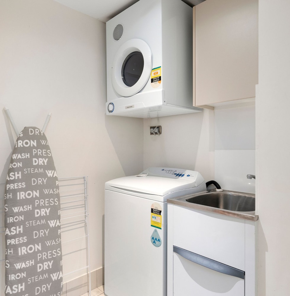 Elston Apartments - Q Stay