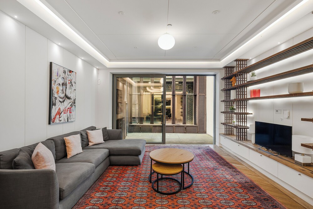 Spacious 5 Bdrm Townhouse in Camden