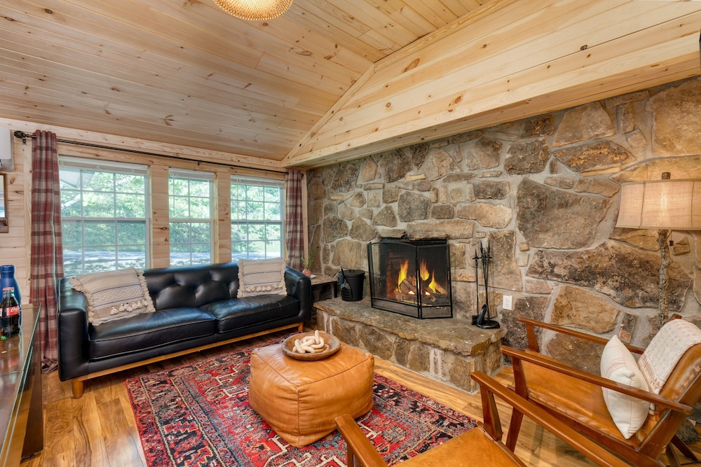 The Rustic Cottage by Avantstay Hot Tub Fire Pit Pool Table 5mins to Town