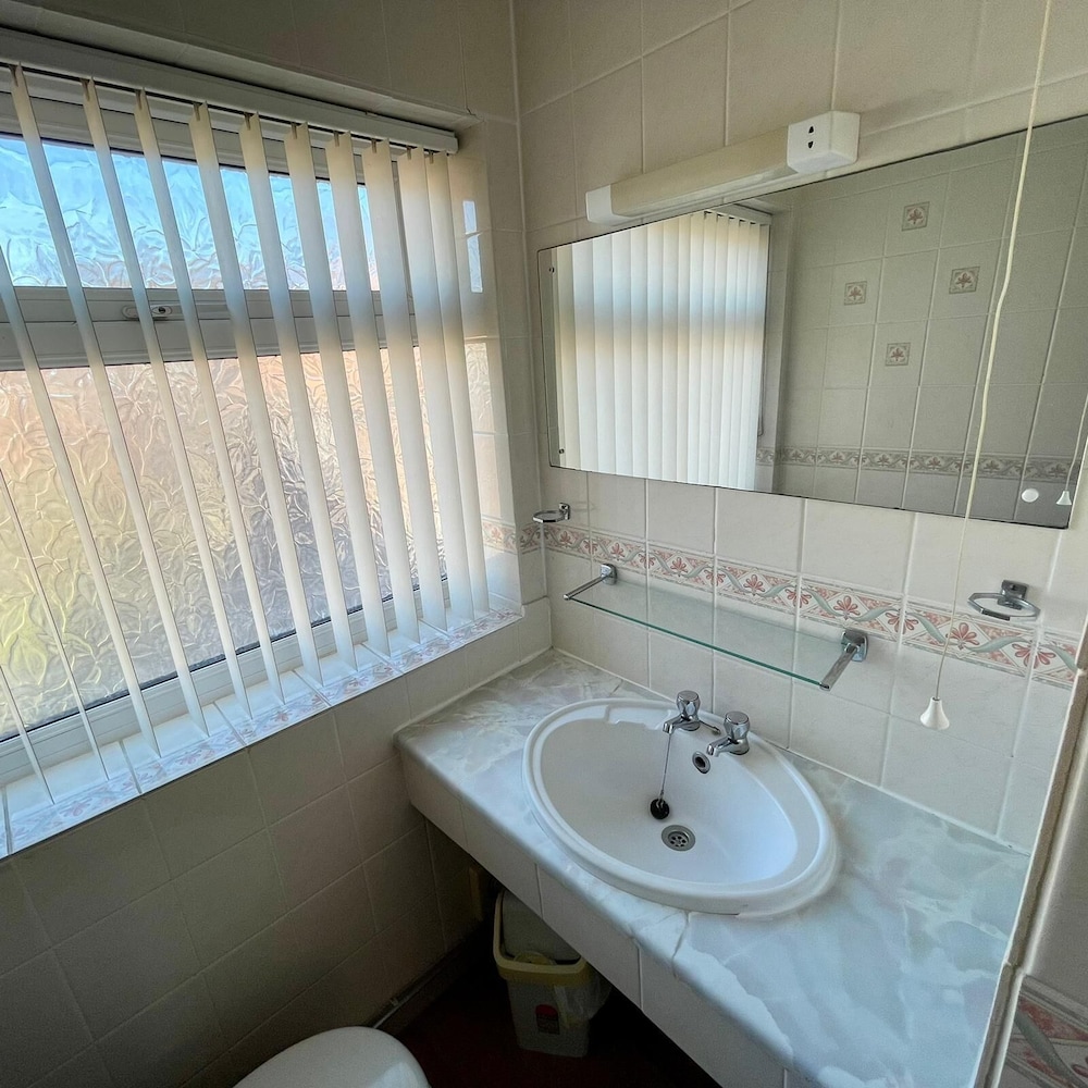 Lyndene Holiday Apartments