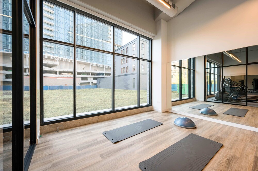Concert Stay New 4BR Apt by Salt Shed
