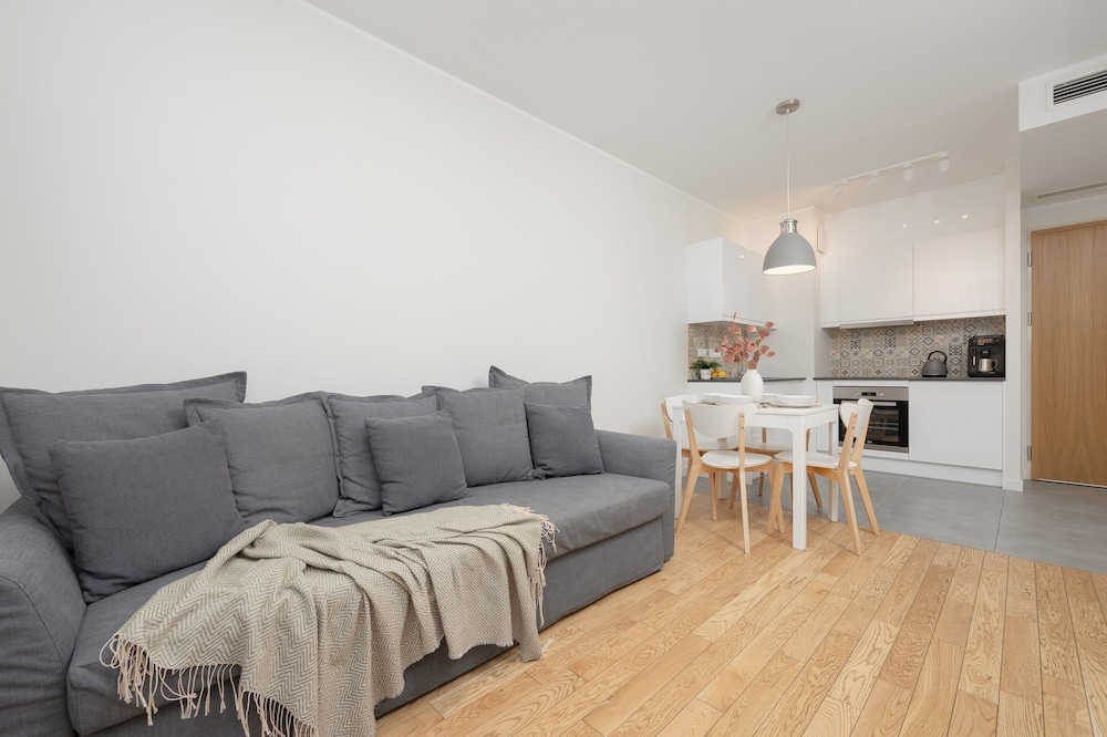 Muranów Apartment Parking by Renters view 4