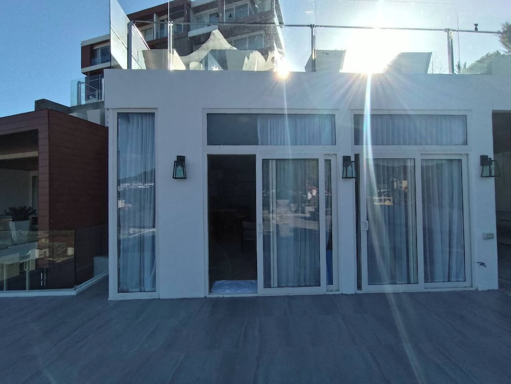 Q Conzept 2bdr 2bthr 300m From the sea