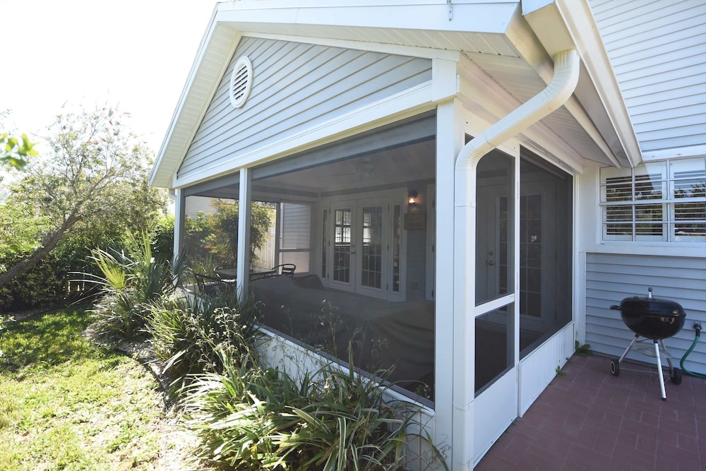 Sea Colony Cottage - Beachside Cottage in Beachfront Community w Pool