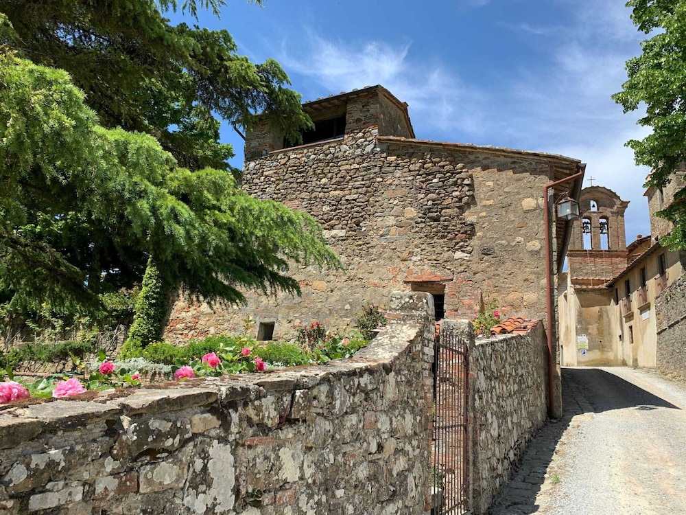 Villa in Tuscany With Pool and Wine Tasting view 5