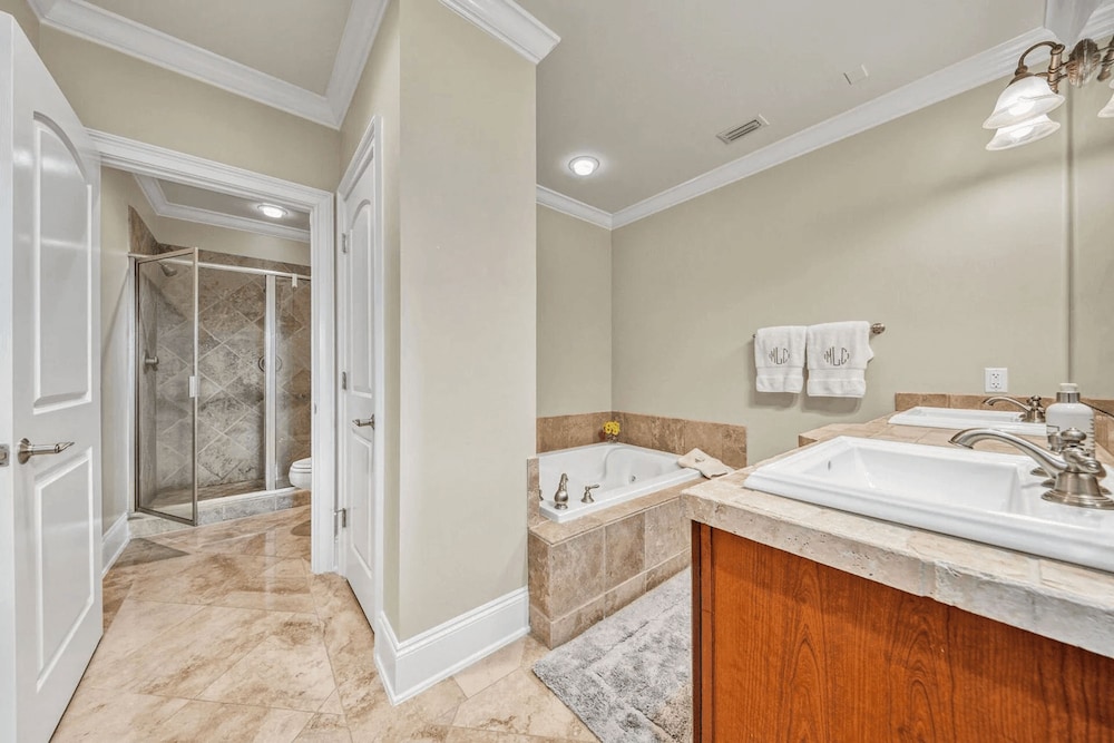 Salt Water Express by Avantstay Top Floor Corner Unit Adagio