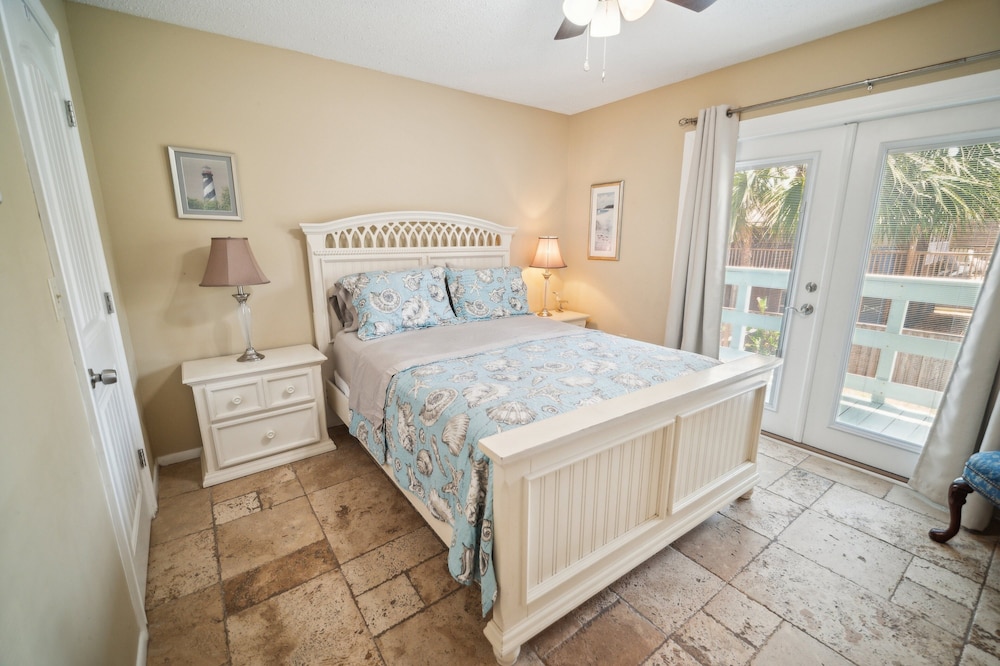 Charming Coastal Retreat Steps From Beach 3 Bedroom Home