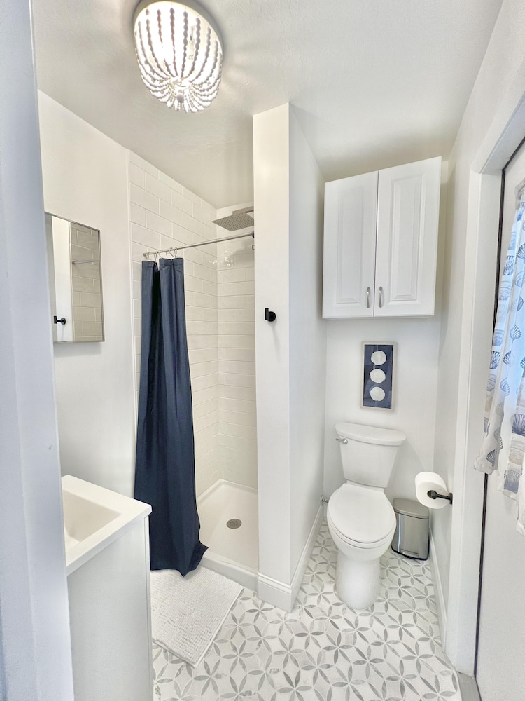 Naples Henrie Hideaway - Private Pool, Pet Friendly 12 Mins From Beach & Downtown 3 Bedroom Home