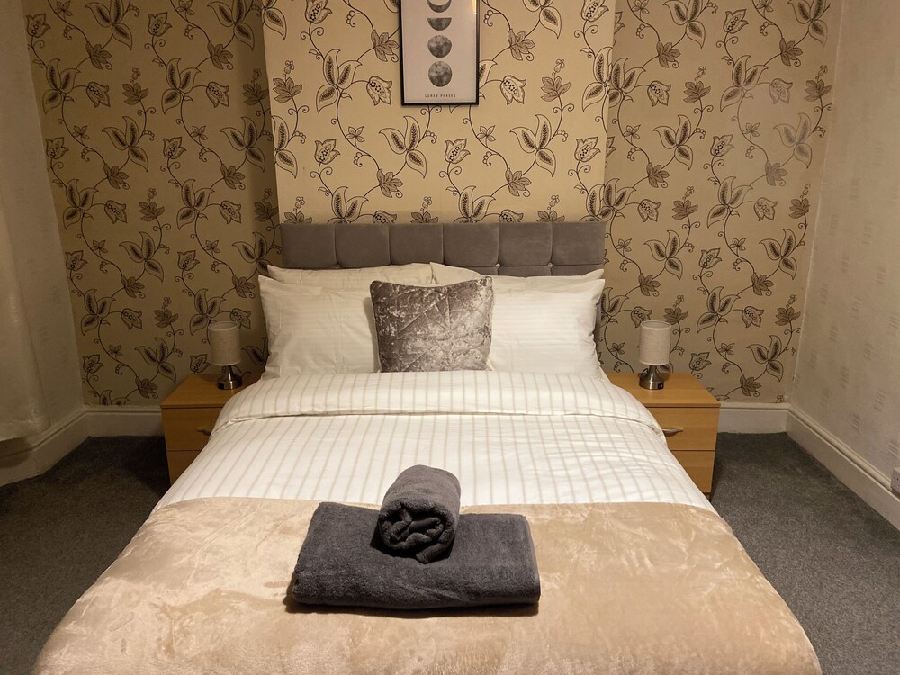 Remarkable 3-bed House in Liverpool view 5