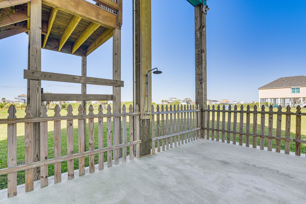 Near Beach Access: Galveston Home w/ Grill & Patio