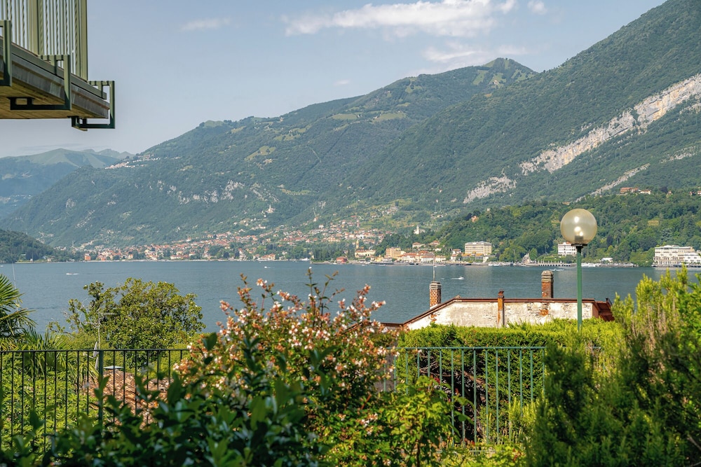 Swan Lake by Wonderful Italy view 4