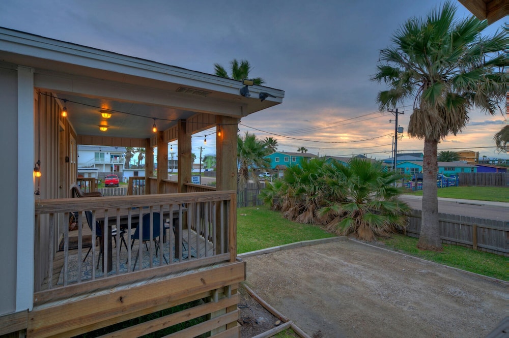 Kenna s Kabana by Avantstay 2 Blocks to Beach