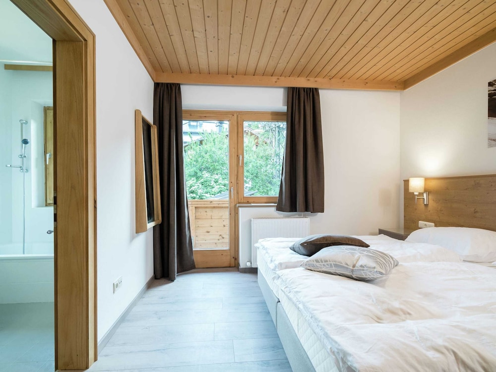 Large Luxury Chalet near Ski Area Zillerarena Königsleiten view 4