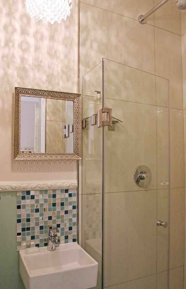 Dolphin Inn Guest House