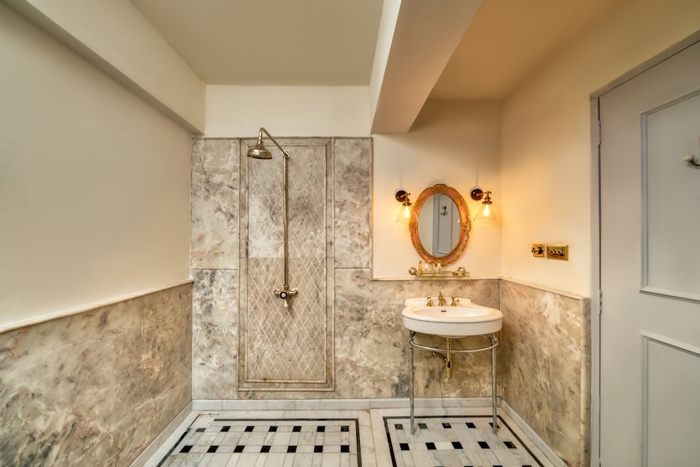 Munjoh Island House Suites and Spa