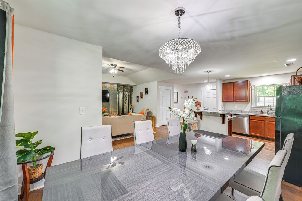 Easy Uptown Access: Charlotte Gem w/ Peaceful Yard