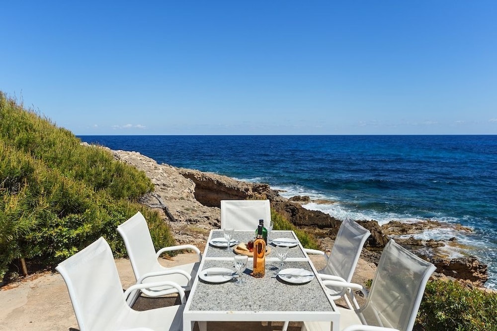 Mallorca front line property sea access