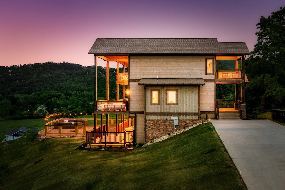 The Luxe 4 Bedroom Cabin