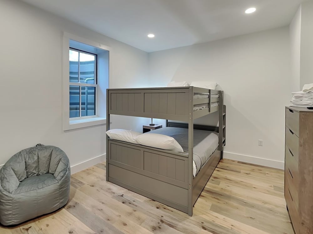 Holiday House by Taylor Made Deep Creek