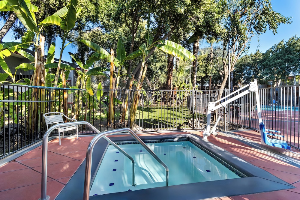 Hiltop Hotel