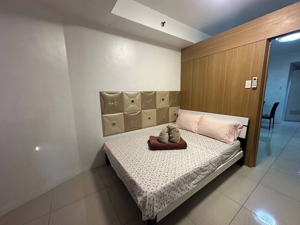 Dainty Pasay City Apartment for Rent - Entire House Front of Mall of Asia
