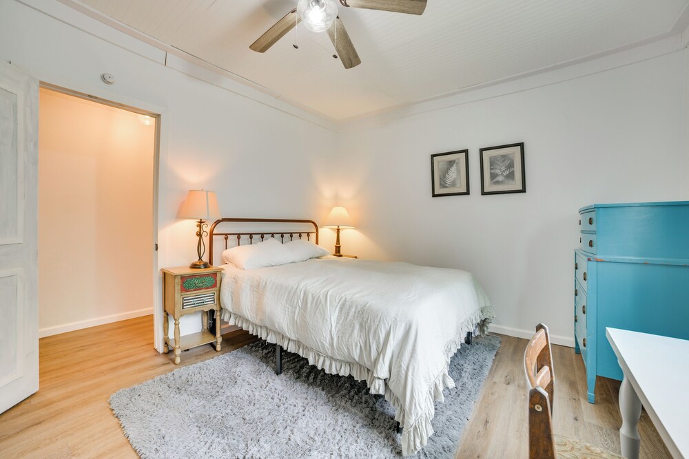 Updated Cabin w/ 2 Suites, Fire Pit & Forest Views