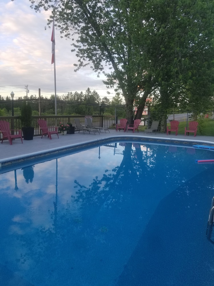 Fredericton Vacations - Silverwood Inn  Suites - Property Image 5