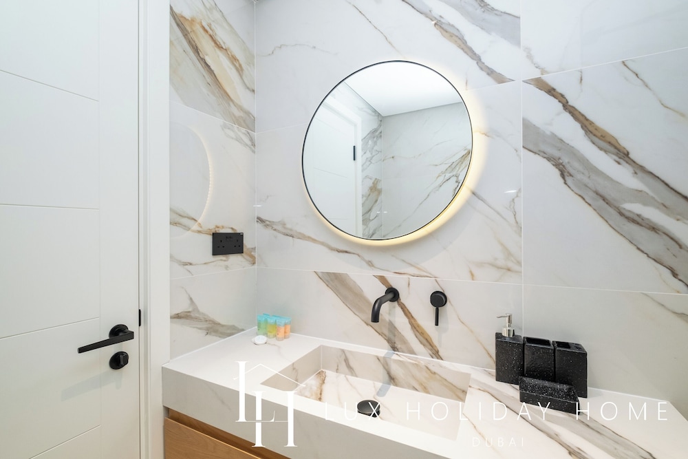 LUX The Premium Marina Sea View Suite