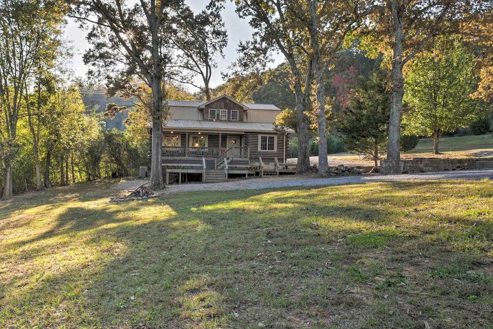 Scottsboro Cabin w/ Fire Pit & Resort Access