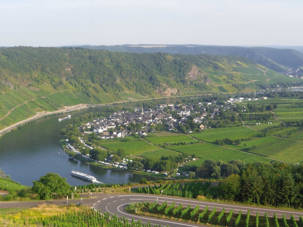 Comfortable Holiday Home Near Vineyards in Bremm