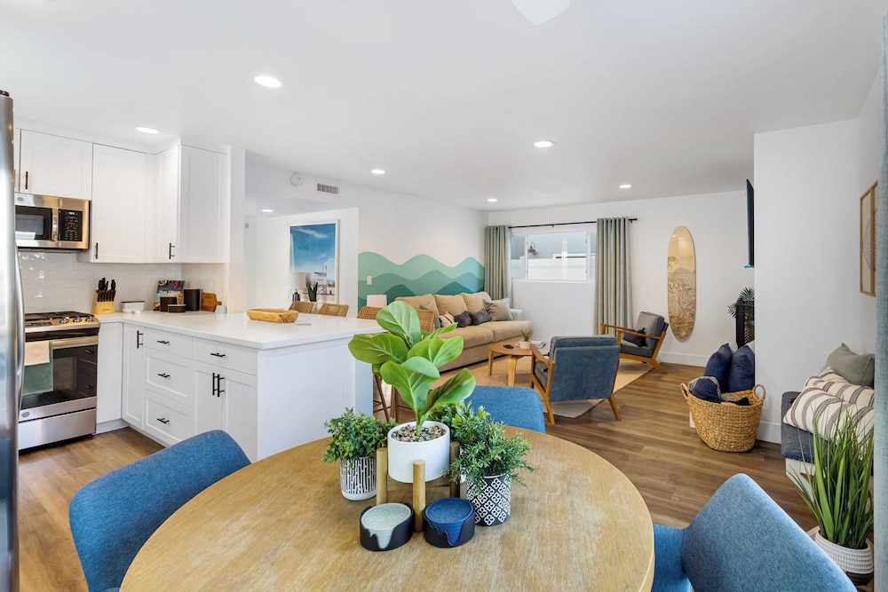 Coastal-chic Newport Stay Steps to the Beach, Dining & Boardwalk Optional Add-on Unit