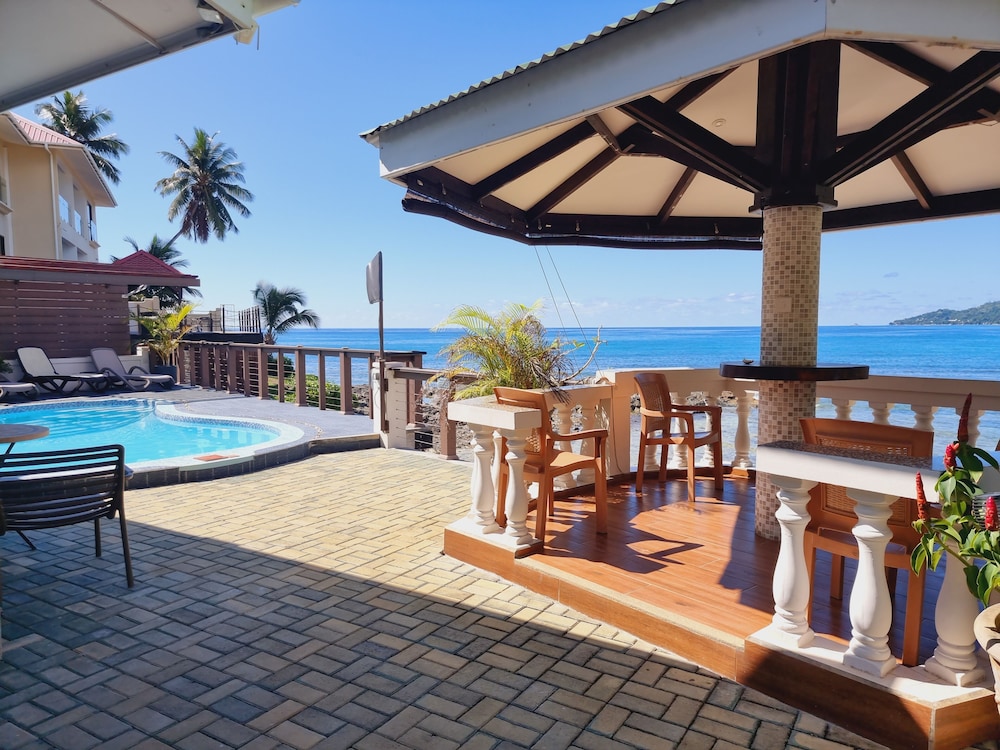 The Drake Seaside Apartment